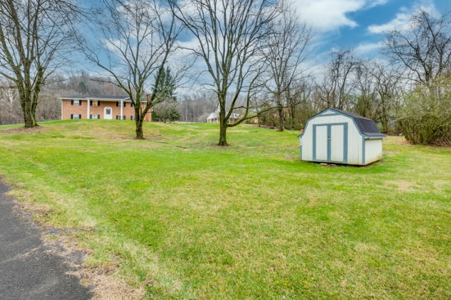 134 Howes Chapel Rd in Rogersville, TN - Foto de edificio - Building Photo