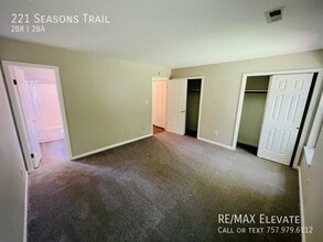221 Seasons Trail in Newport News, VA - Building Photo - Building Photo