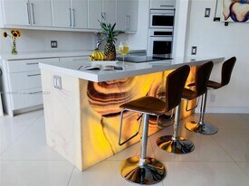 3610 Yacht Club Dr in Aventura, FL - Building Photo