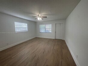 106 NW 1st St in Hallandale Beach, FL - Building Photo - Building Photo