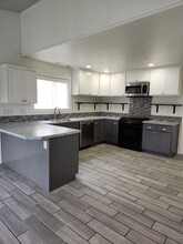 4956 Mimosa Cir in Sweet Home, OR - Building Photo - Building Photo