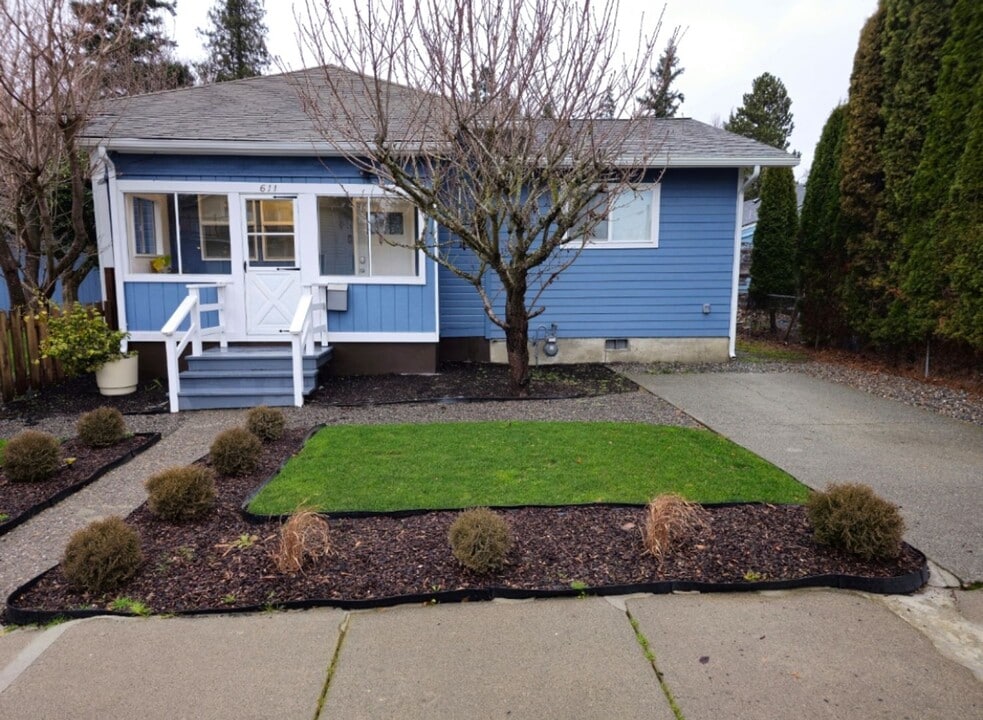 611 Lincoln St in Mount Vernon, WA - Building Photo