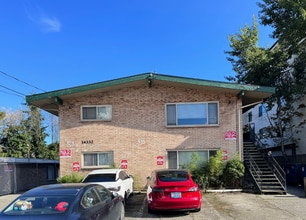 14332 32nd Ave NE in Seattle, WA - Building Photo - Building Photo