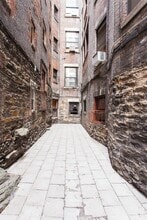 326 E 35th St in New York, NY - Building Photo - Building Photo