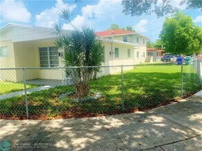 947 NW 55th Terrace in Miami, FL - Building Photo - Building Photo