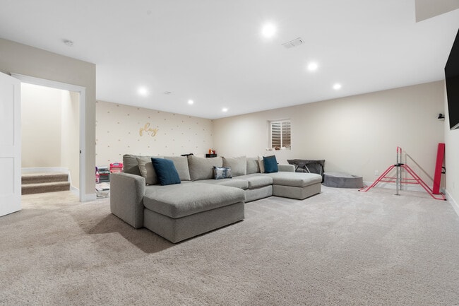 4 Aspen Dr, Unit 1 in Cedar Grove, NJ - Building Photo - Building Photo