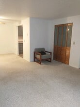 216 Moore Rd, Unit 2G in Avon Lake, OH - Foto de edificio - Building Photo