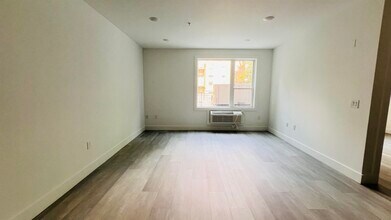 43-45 W 32nd St-Unit -206 in Bayonne, NJ - Building Photo - Building Photo
