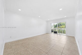 7700 Camino Real in Miami, FL - Building Photo - Building Photo