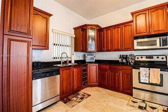 1650 Presidential Way in West Palm Beach, FL - Building Photo - Building Photo