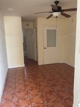 2441 SW 27th Ave in Miami, FL - Foto de edificio - Building Photo