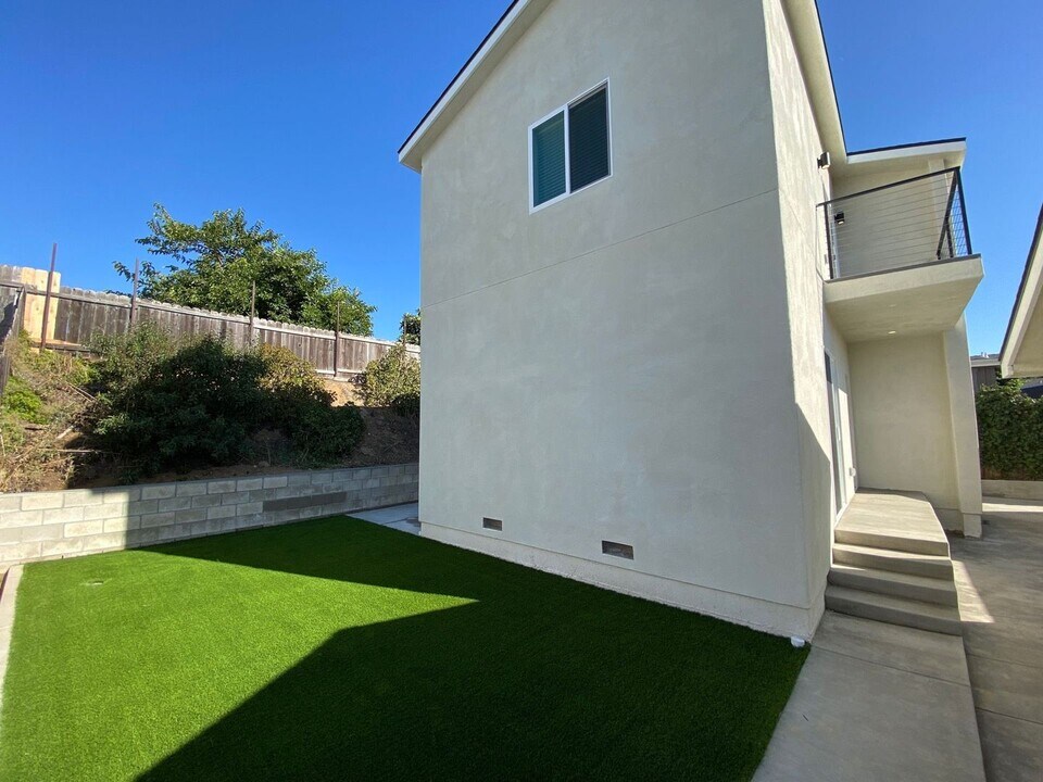 5225 Tipton St in San Diego, CA - Building Photo