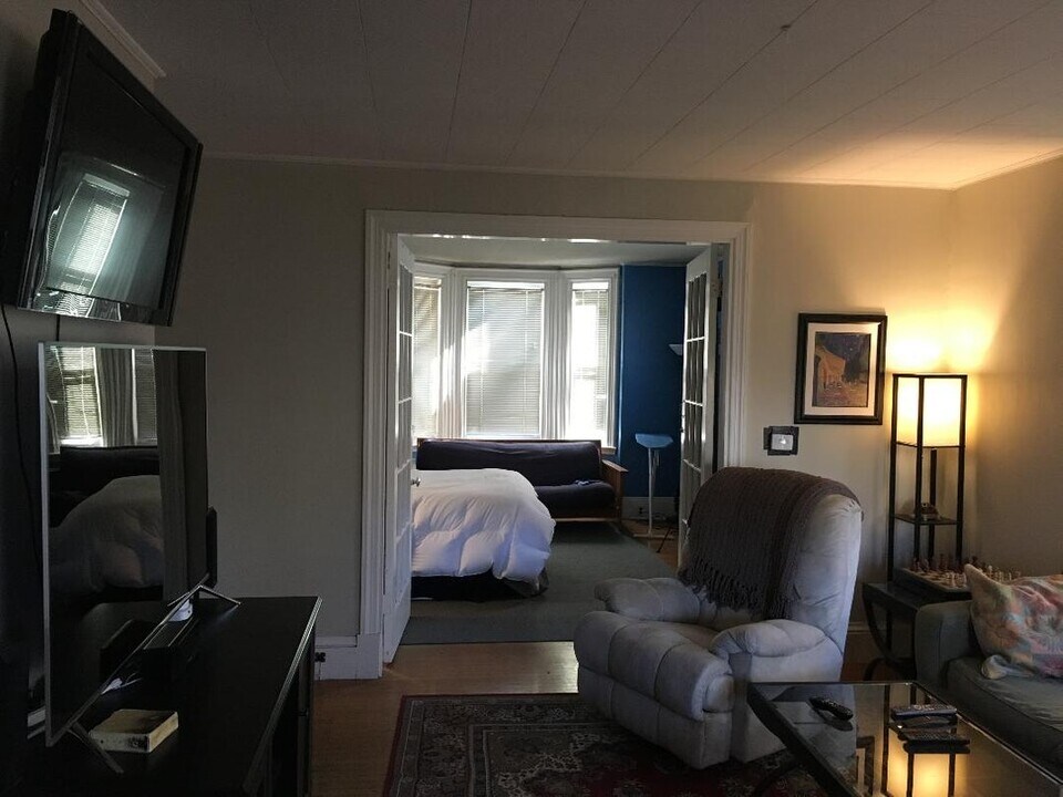 8 Park Ave in Somerville, MA - Building Photo