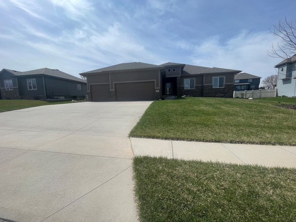 12620 S 81St St in Papillion, NE - Building Photo