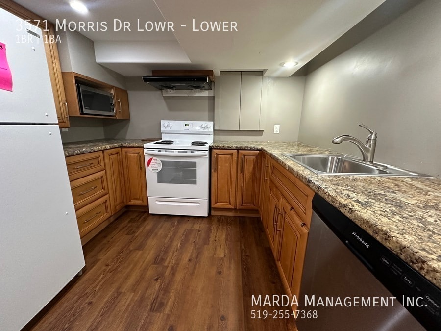 3571 Morris Dr in Windsor, ON - Building Photo