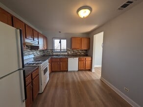 9024 Lincoln Ct, Unit 306 in Orland Park, IL - Building Photo - Building Photo