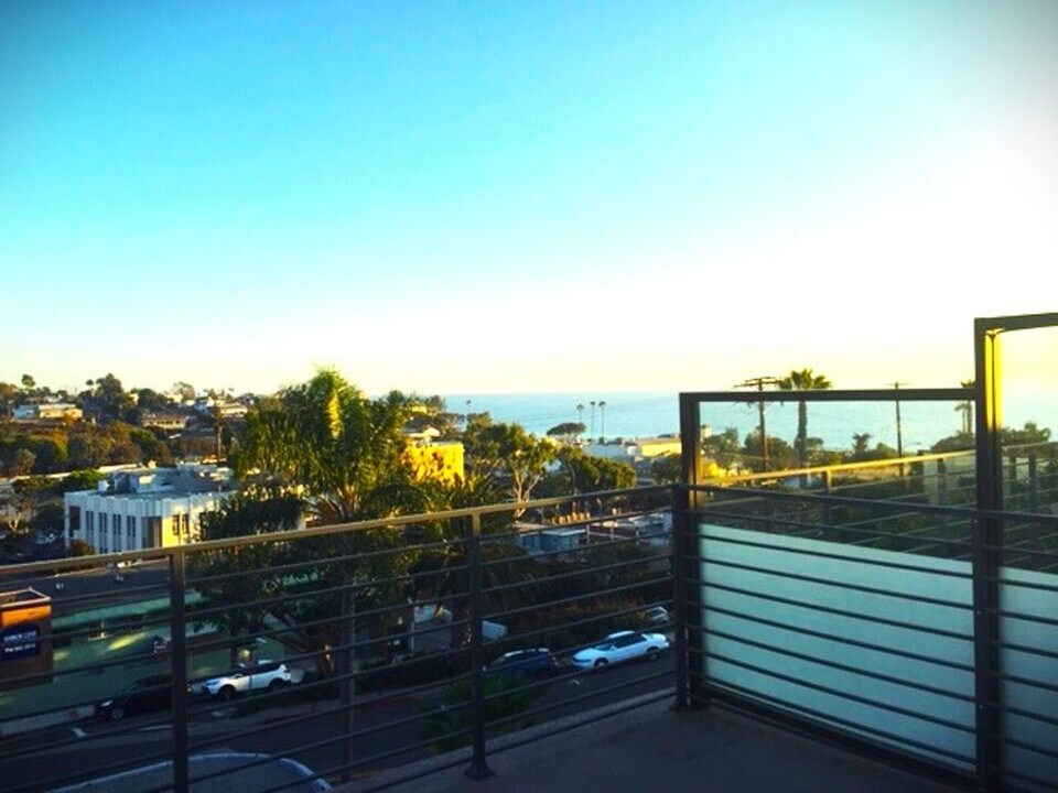 160 Cedar Way in Laguna Beach, CA - Building Photo