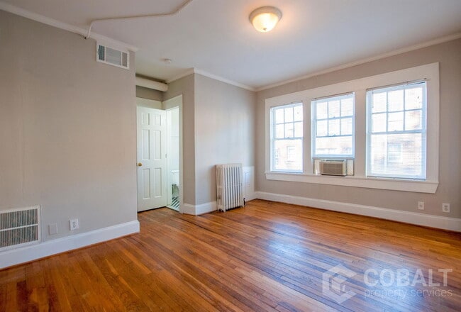property at 674 Somerset Terrace NE