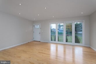 384 Walnut Ln in Princeton, NJ - Building Photo - Building Photo