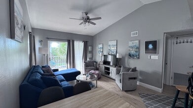 1841 Island Club Dr in Indialantic, FL - Foto de edificio - Building Photo