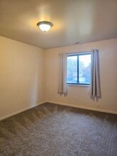 29936 Utica Rd in Roseville, MI - Foto de edificio - Building Photo