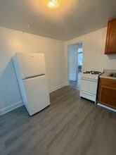 1101 Pekin Ave in Creve Coeur, IL - Building Photo - Building Photo