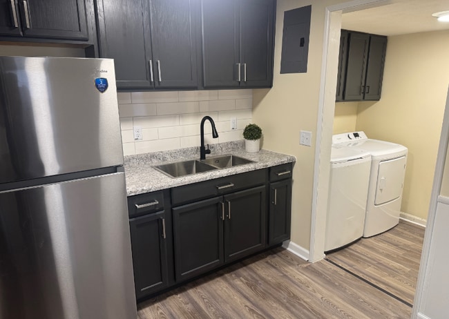 2838 Cromwell Dr in Lorain, OH - Building Photo - Building Photo