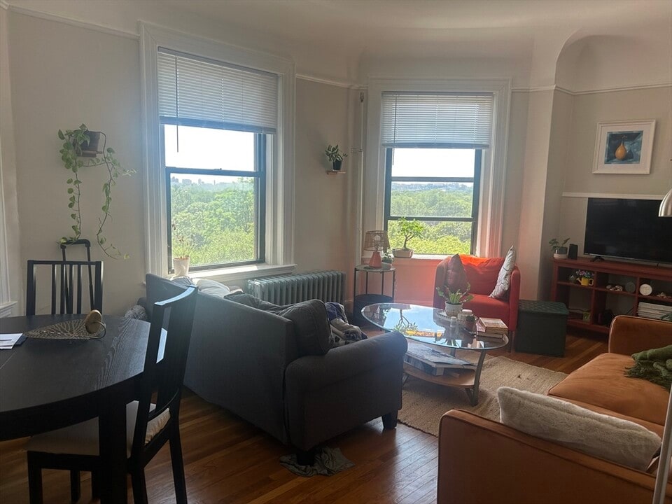 1001 Massachusetts Ave, Unit 66 in Cambridge, MA - Building Photo