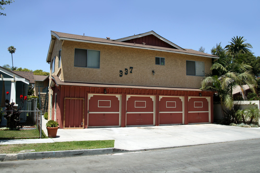 337 Gladys Ave in Long Beach, CA - Building Photo