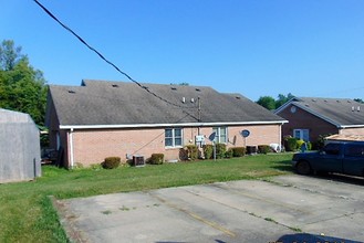 209 W Perry St in Owenton, KY - Building Photo - Building Photo