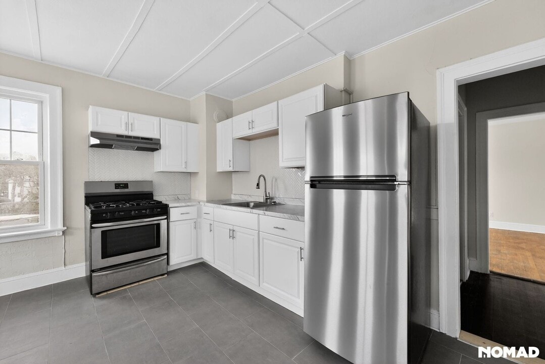 1482 Corbin Ave in New Britain, CT - Building Photo