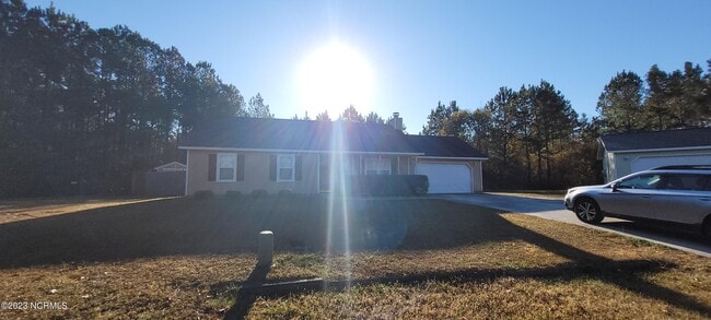 139 Daphne Dr in Hubert, NC - Building Photo - Building Photo