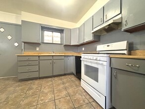 5220 Apple Valley Ln in Las Vegas, NV - Building Photo - Building Photo
