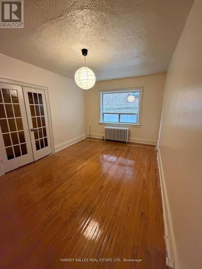 105 Kenwood Ave in Toronto, ON - Building Photo - Building Photo