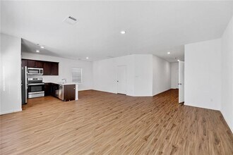 128 Rooster Wy in Jarrell, TX - Building Photo - Building Photo