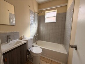 1043 NW 2nd St in Miami, FL - Building Photo - Building Photo