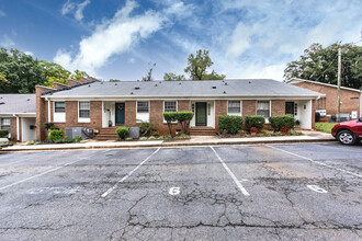 1334 Briar Creek Rd in Charlotte, NC - Building Photo - Building Photo