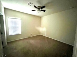 614 Rosewood St in Dayton, TX - Foto de edificio - Building Photo