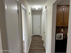 8105 Elmbrook Dr in Southaven, MS - Building Photo - Building Photo