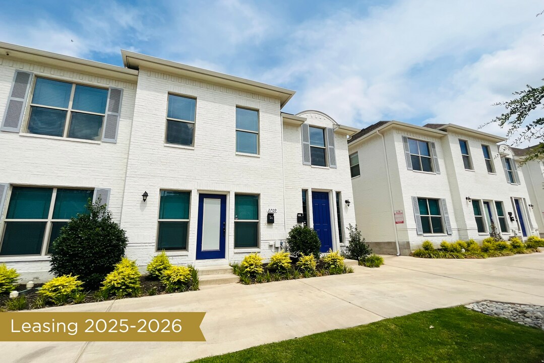 2709 McCart Ave in Fort Worth, TX - Building Photo
