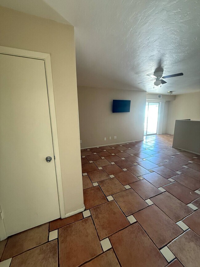 1620 N Wilmot Rd in Tucson, AZ - Foto de edificio - Building Photo