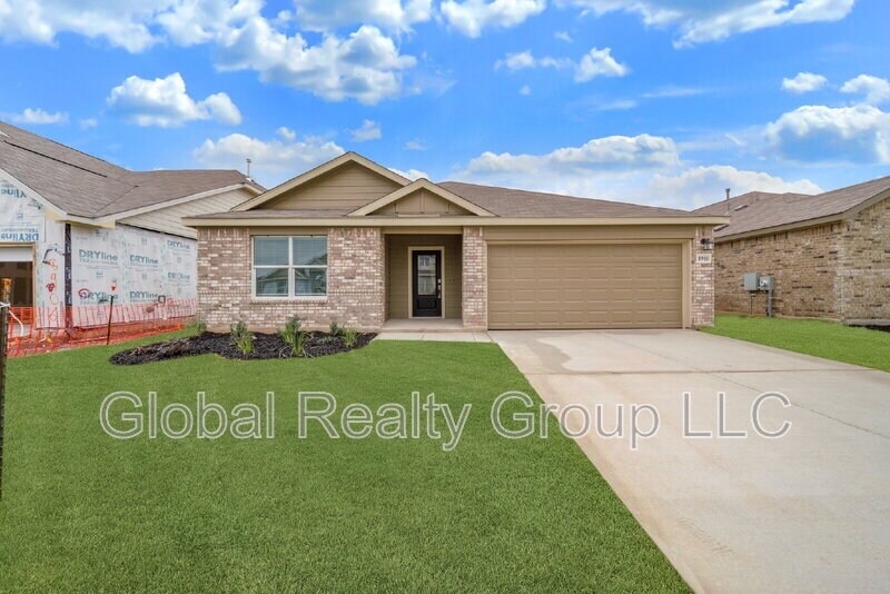8910 Rancher Pl in Seguin, TX - Building Photo