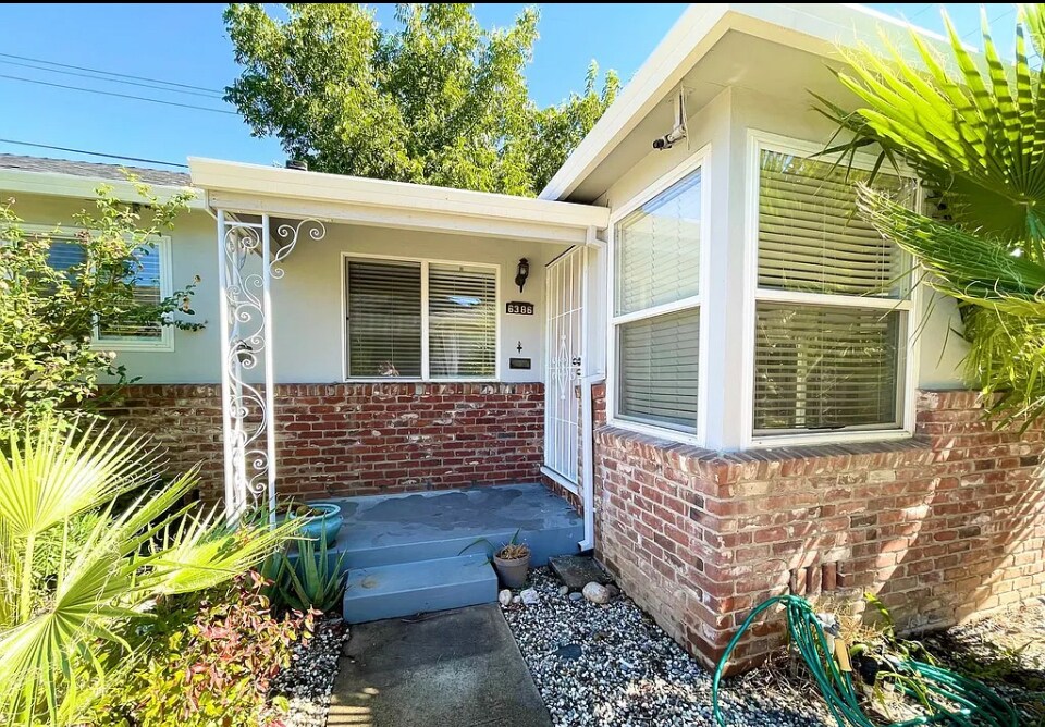 6386 14th Ave, Unit 6386 in Sacramento, CA - Foto de edificio