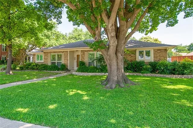 property at 1403 Ridgemoor Ln