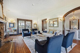 3702 Audubon Pl in Houston, TX - Building Photo - Building Photo