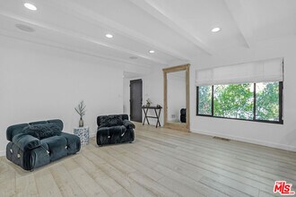 2121 El Roble Ln in Beverly Hills, CA - Building Photo - Building Photo