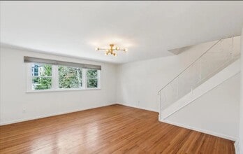 7504 Valley Ave in Philadelphia, PA - Foto de edificio - Building Photo