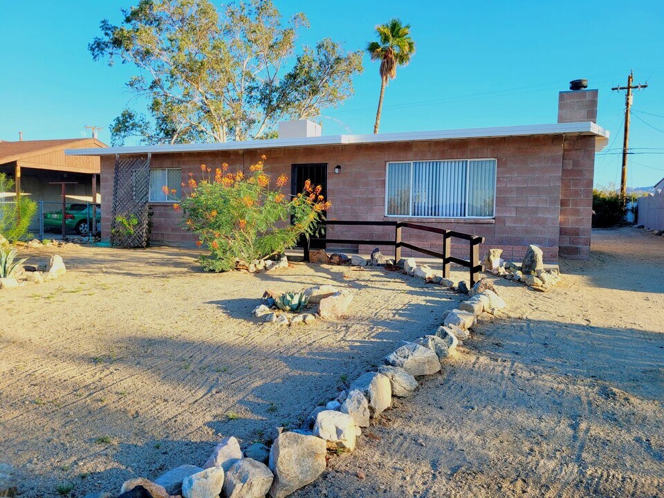 74925 Baseline Rd in Twentynine Palms, CA - Building Photo