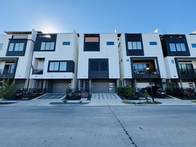 property at 525 Memorial Heights Dr