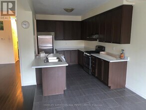 72 Loftsmoor Dr in Brampton, ON - Building Photo - Building Photo